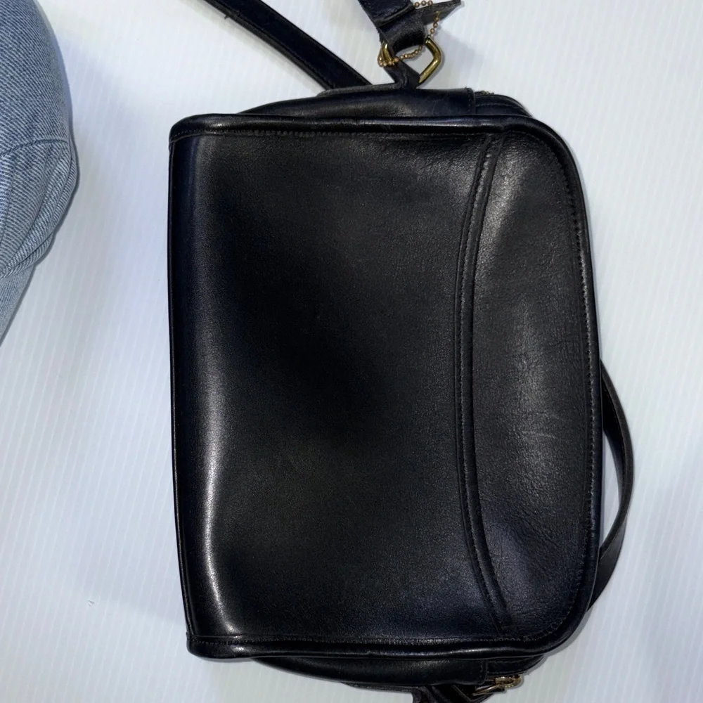 Metropolis Coach Black Leather Crossbody Bag P9087